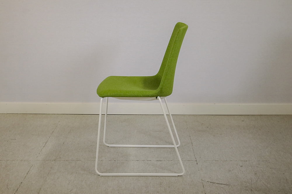 Akami tuoli - Suomen Kalustekeskus