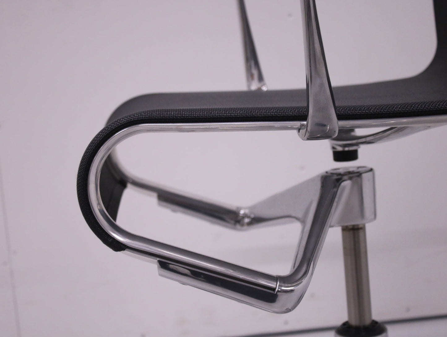 Alias Rollinframe - neuvottelutuoli, musta / kromi - Suomen Kalustekeskus