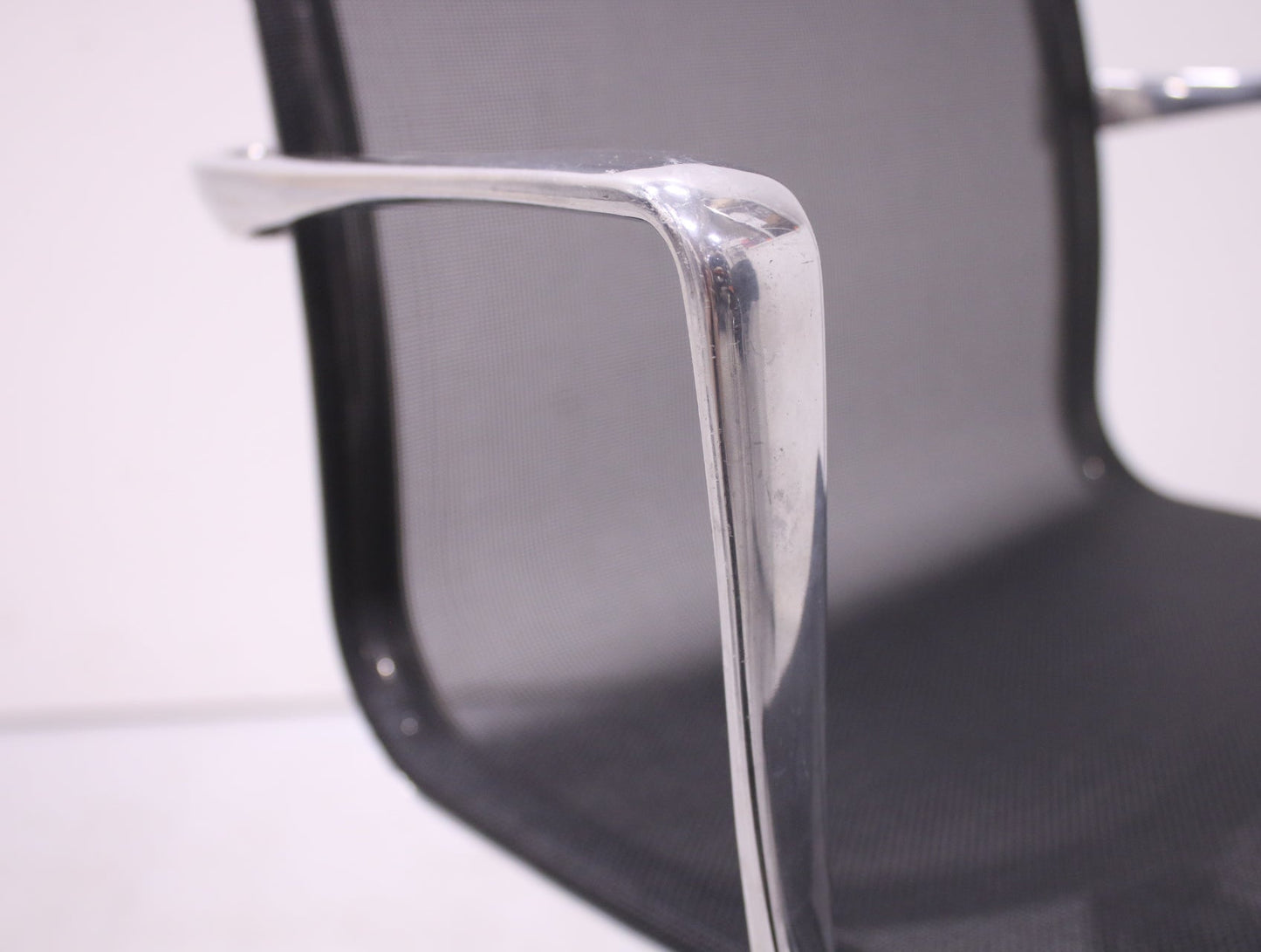 Alias Rollinframe - neuvottelutuoli, musta / kromi - Suomen Kalustekeskus