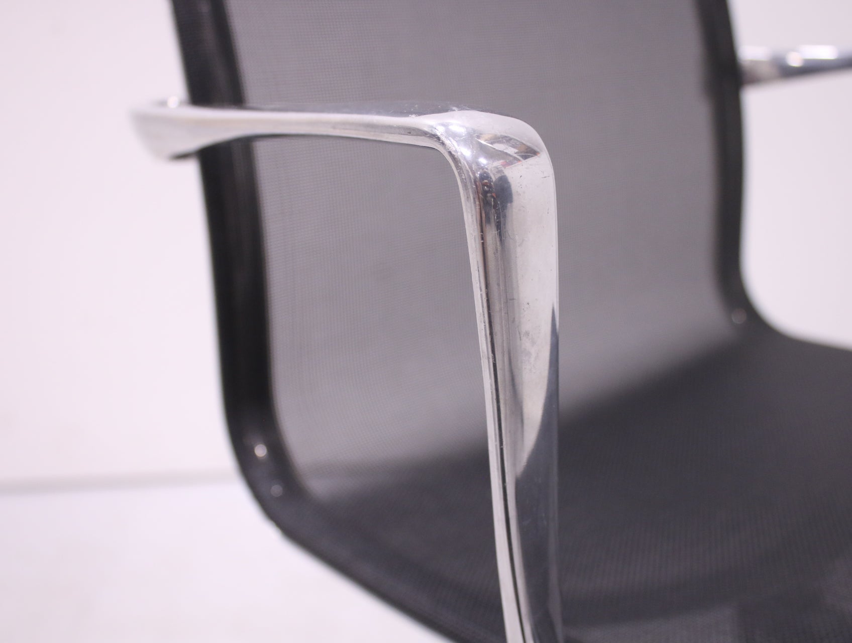 Alias Rollinframe - neuvottelutuoli, musta / kromi - Suomen Kalustekeskus