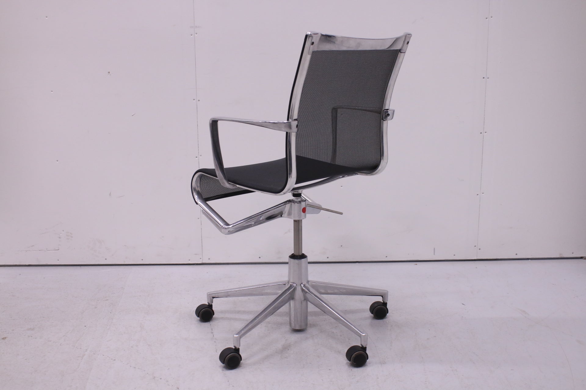 Alias Rollinframe - neuvottelutuoli, musta / kromi - Suomen Kalustekeskus