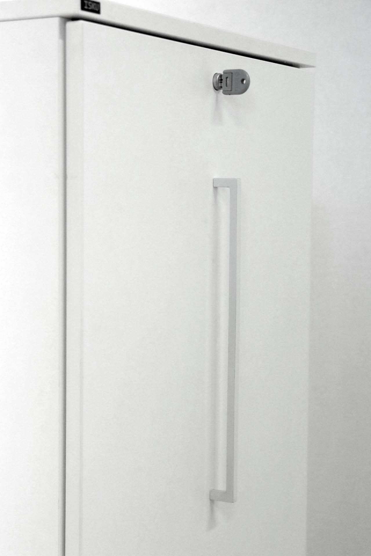 Apteekkarinkaappi, vasenkätinen 126x45 cm - Suomen Kalustekeskus