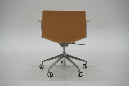 Arper Catifa 53 Executive - nahkainen design - neuvottelutuoli - Suomen Kalustekeskus