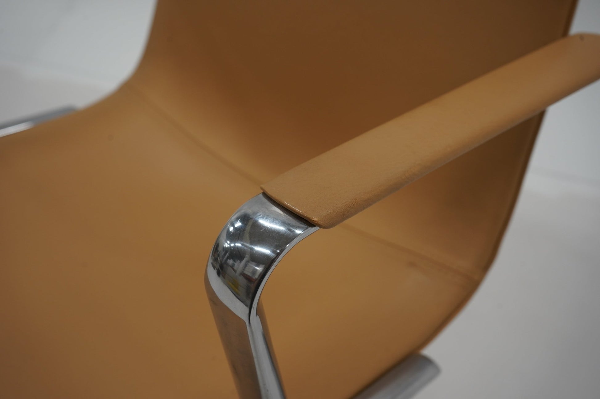 Arper Catifa 53 Executive - nahkainen design - neuvottelutuoli - Suomen Kalustekeskus