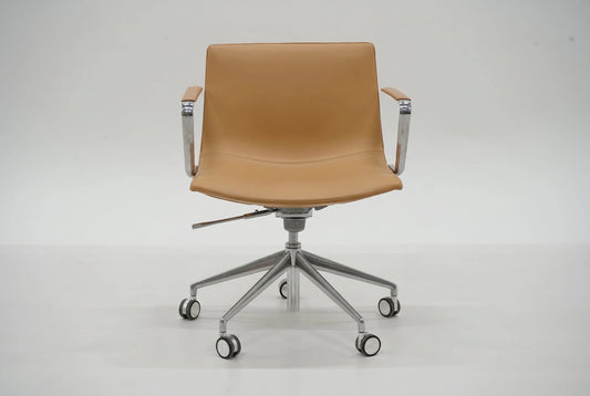 Arper Catifa 53 Executive - nahkainen design - neuvottelutuoli - Suomen Kalustekeskus