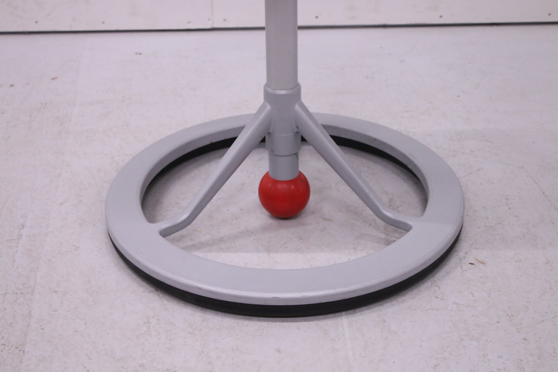 Backapp Smart Aktiivituoli, punainen Alacantara (Kopio) - Suomen Kalustekeskus