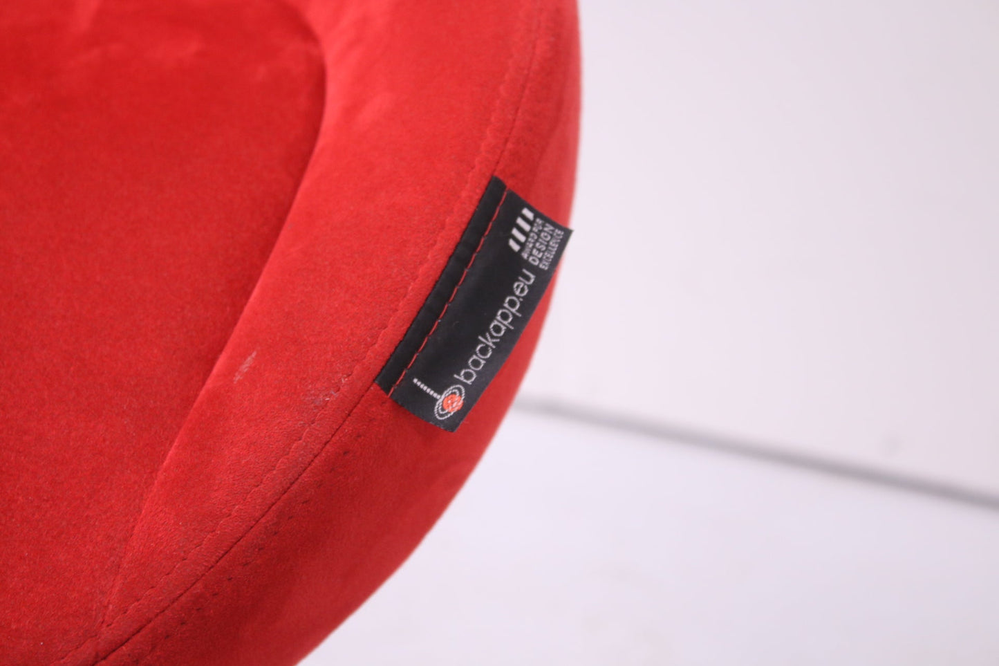 Backapp Smart Aktiivituoli, punainen Alacantara (Kopio) - Suomen Kalustekeskus