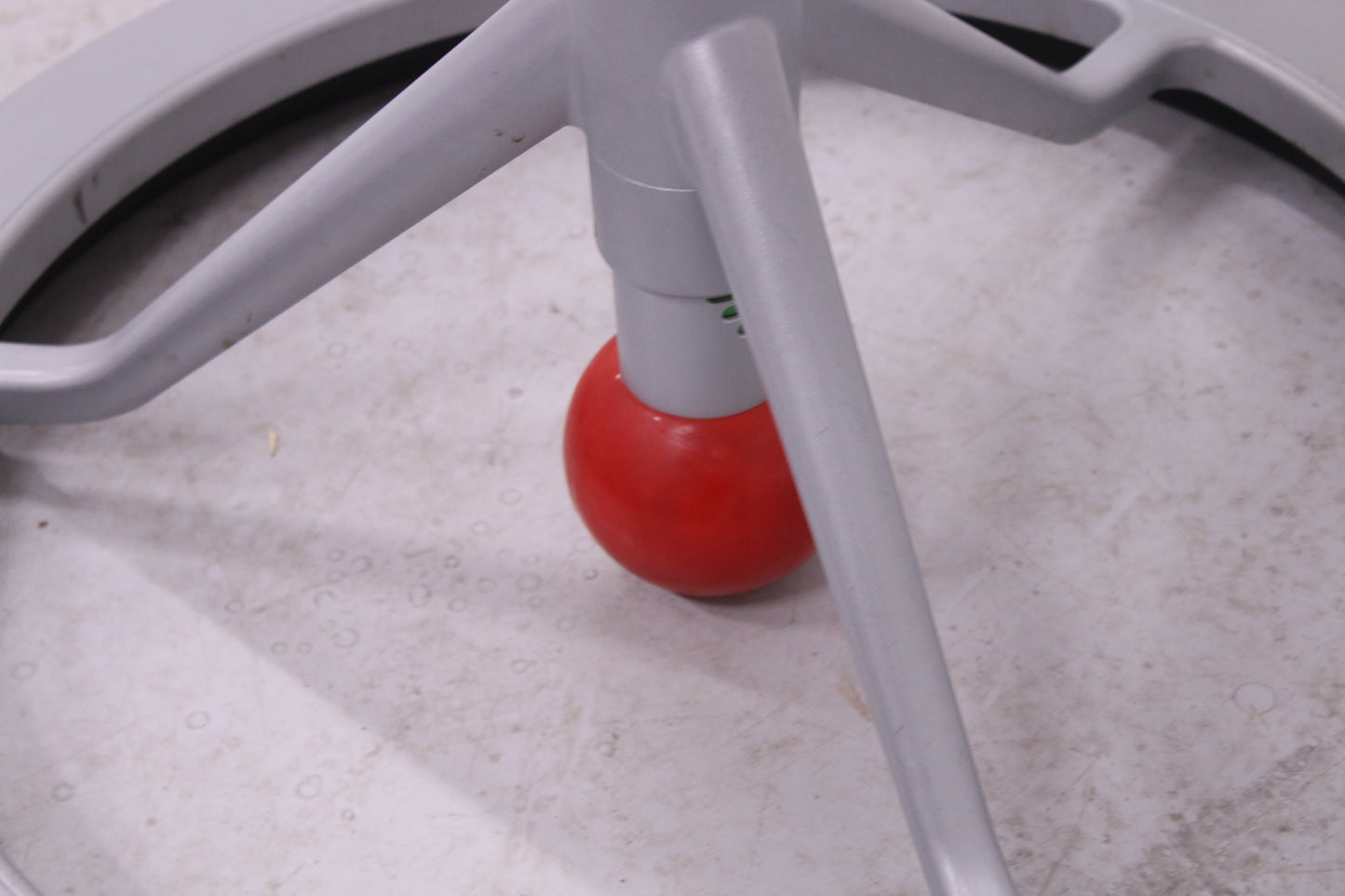 Backapp Smart Aktiivituoli, punainen Alacantara (Kopio) - Suomen Kalustekeskus