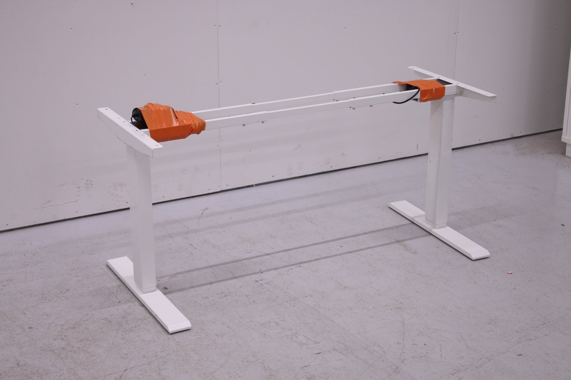Basic sähköpöytä, valkoinen (Eri kansi kokoja 100 - 140 cm) - Suomen Kalustekeskus