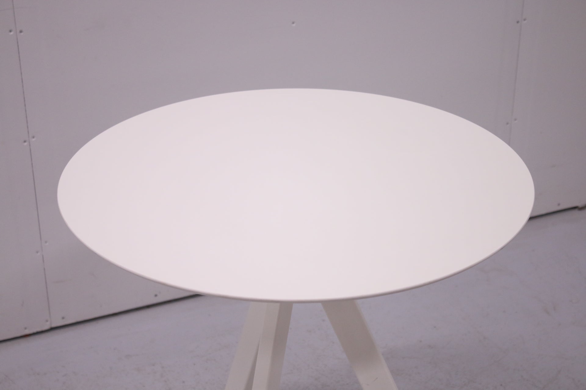 Cafe - pöytä ARKI pyöreä H70, Pedrali - Suomen Kalustekeskus