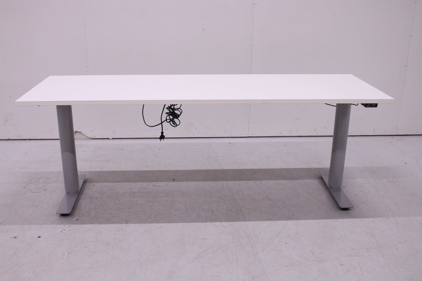 EFG sähköpöytä harmaa / valkoinen 180x60 - Suomen Kalustekeskus