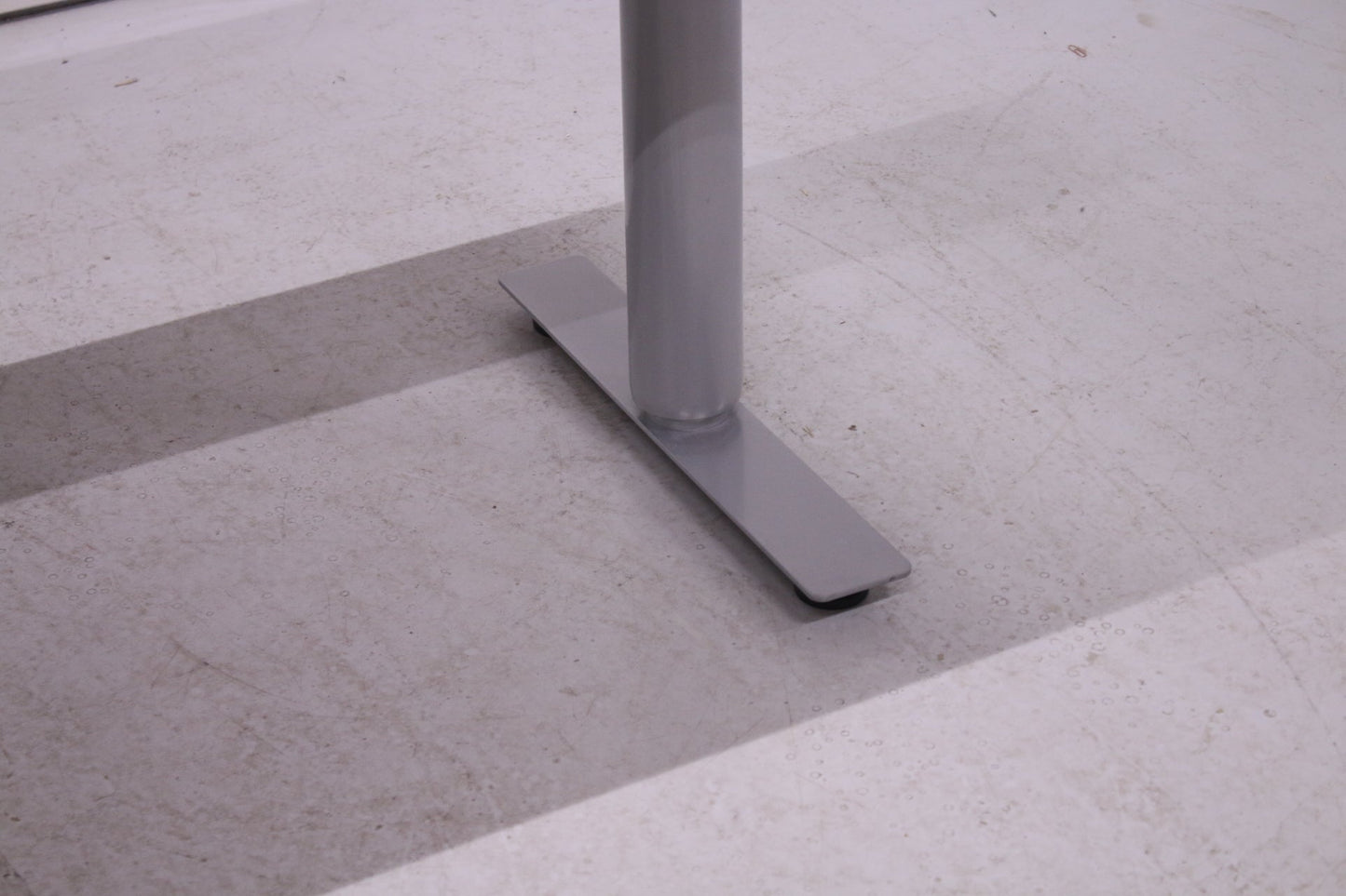 EFG sähköpöytä harmaa / valkoinen 180x60 - Suomen Kalustekeskus