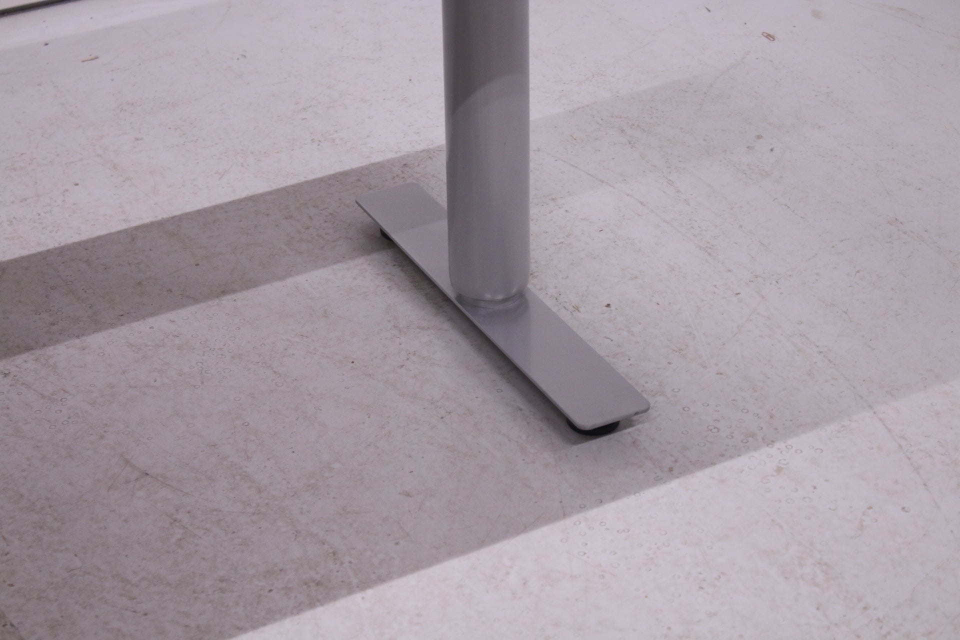 EFG sähköpöytä harmaa / valkoinen 180x60 - Suomen Kalustekeskus