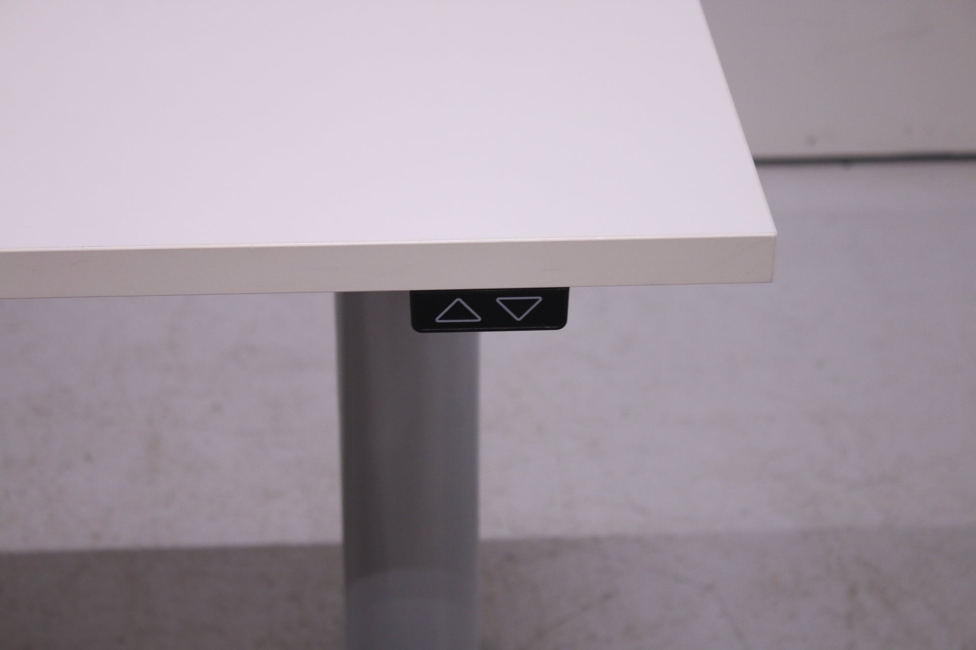 EFG sähköpöytä harmaa / valkoinen 180x60 - Suomen Kalustekeskus