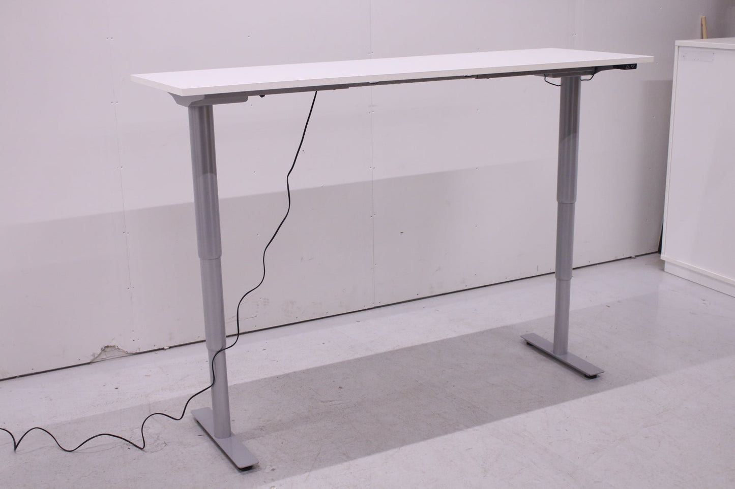 EFG sähköpöytä harmaa / valkoinen 180x60 - Suomen Kalustekeskus