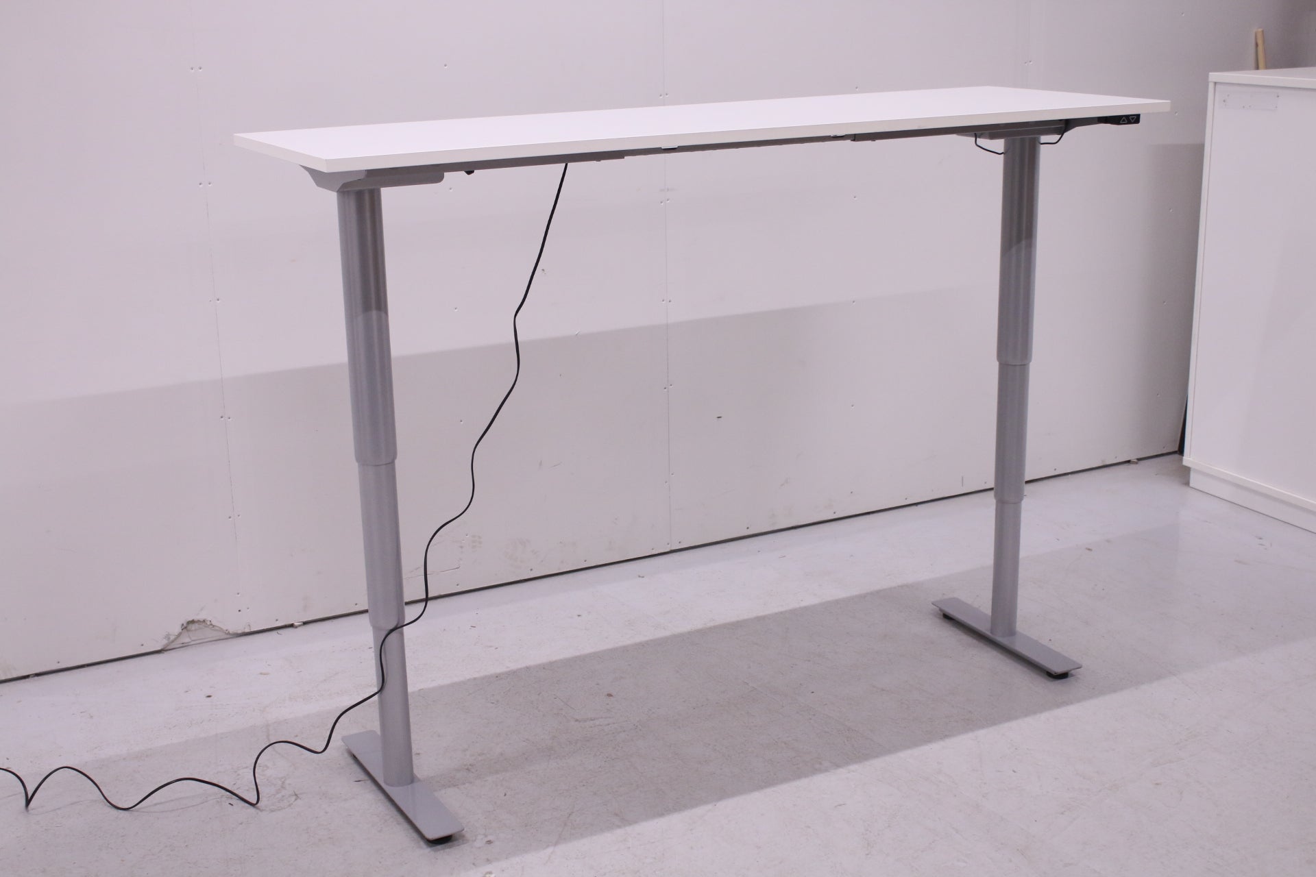 EFG sähköpöytä harmaa / valkoinen 180x60 - Suomen Kalustekeskus