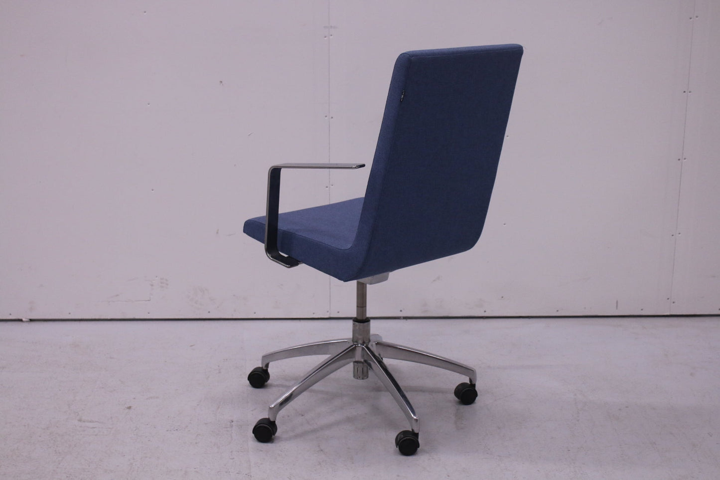 EFG Woods neuvottelutuoli - Suomen Kalustekeskus