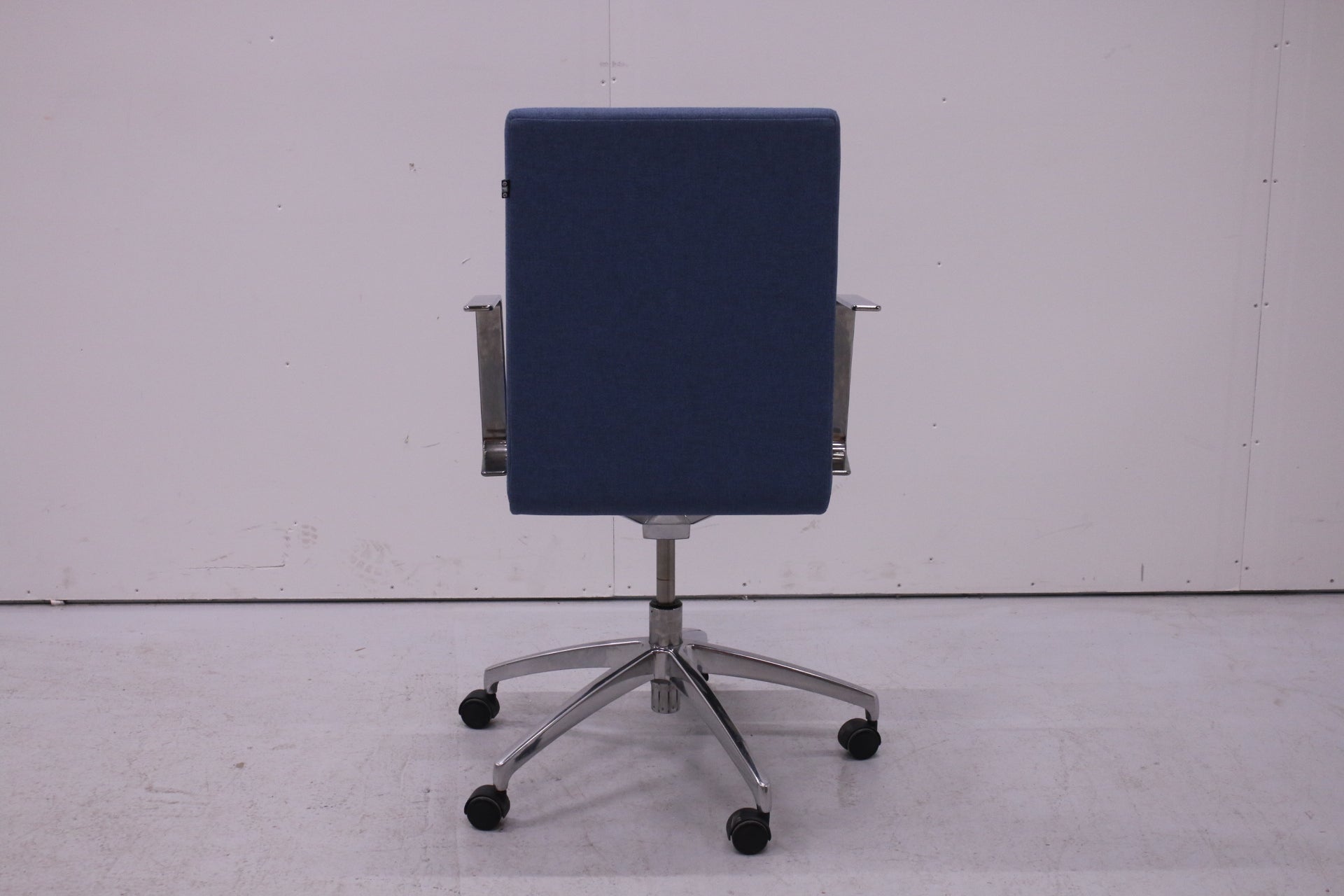 EFG Woods neuvottelutuoli - Suomen Kalustekeskus