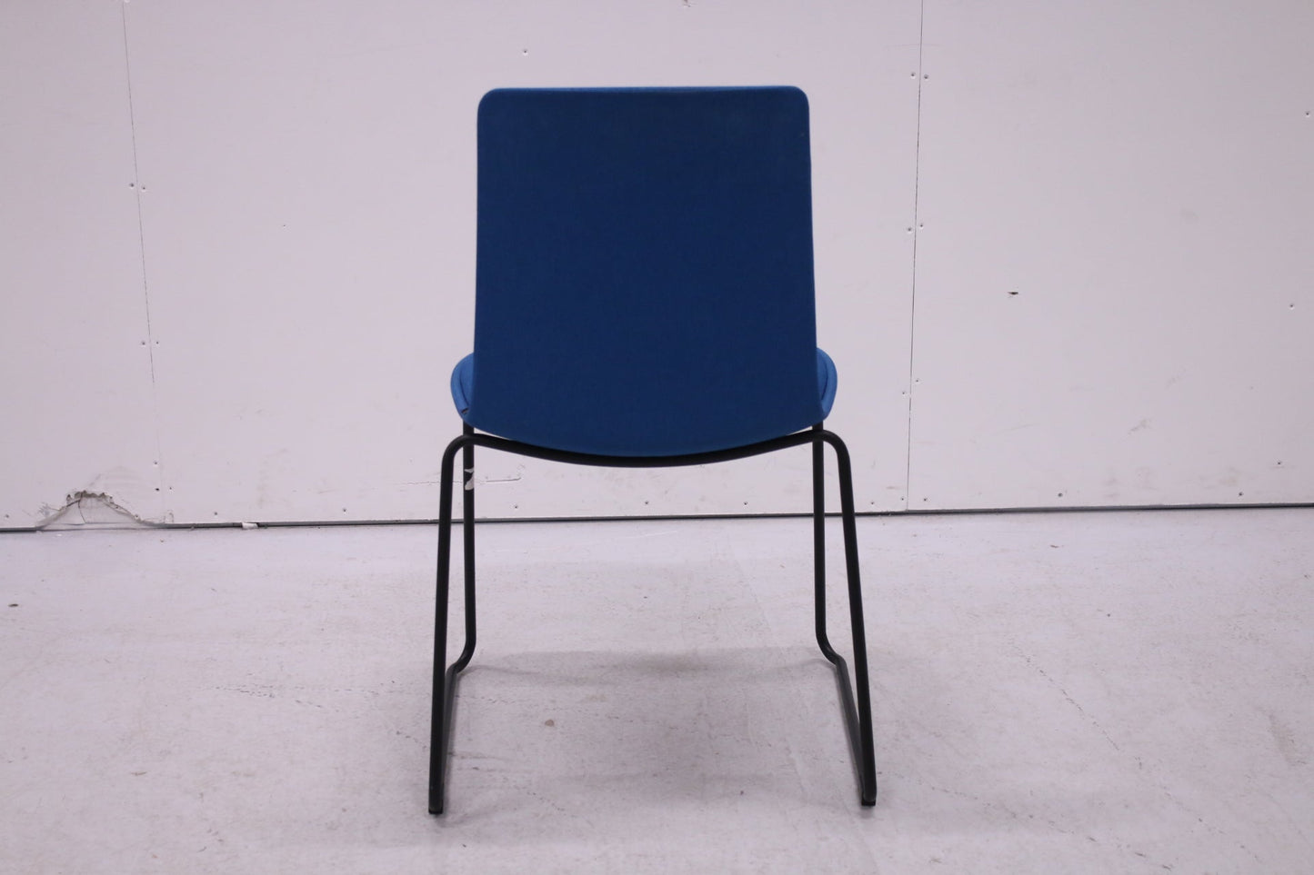 Enea Lottus L54 - pinottava tuoli, tummansininen - Suomen Kalustekeskus