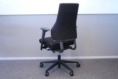 Ennakkomyynnissä: Martela Axia 2.5 - työtuoli, musta - Suomen Kalustekeskus