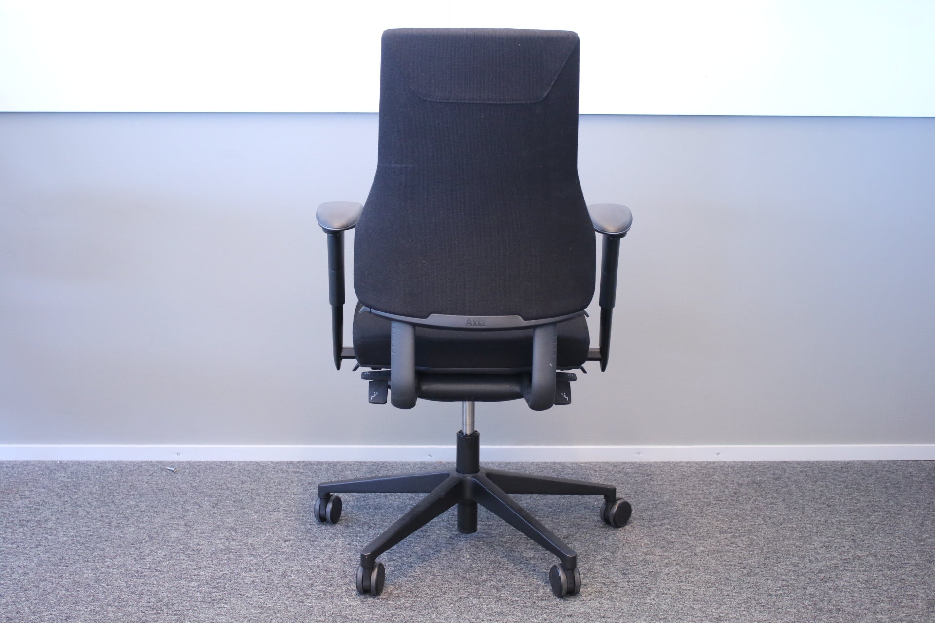 Ennakkomyynnissä: Martela Axia 2.5 - työtuoli, musta - Suomen Kalustekeskus