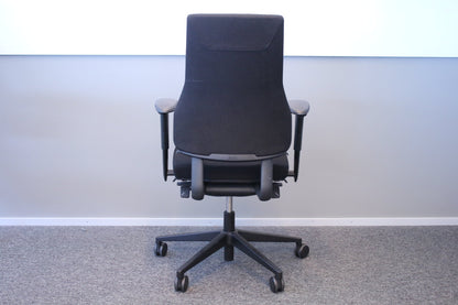 Ennakkomyynnissä: Martela Axia 2.5 - työtuoli, musta - Suomen Kalustekeskus