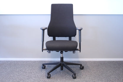 Ennakkomyynnissä: Martela Axia 2.5 - työtuoli, musta - Suomen Kalustekeskus