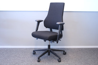 Ennakkomyynnissä: Martela Axia 2.5 - työtuoli, musta - Suomen Kalustekeskus