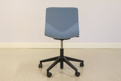 FourSure neuvottelutuoli - Suomen Kalustekeskus