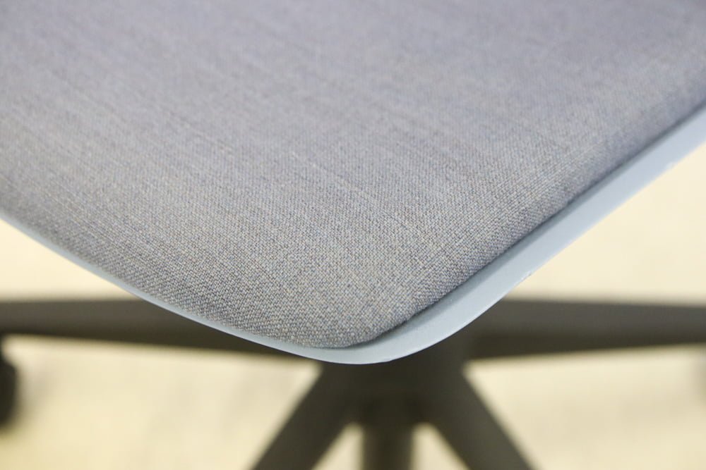 FourSure neuvottelutuoli - Suomen Kalustekeskus