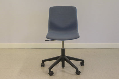 FourSure neuvottelutuoli - Suomen Kalustekeskus