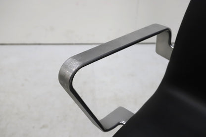 Fritz Hansen Oxford - työtuoli, nahkaverhoilu, Design Arne Jacobsen - Suomen Kalustekeskus