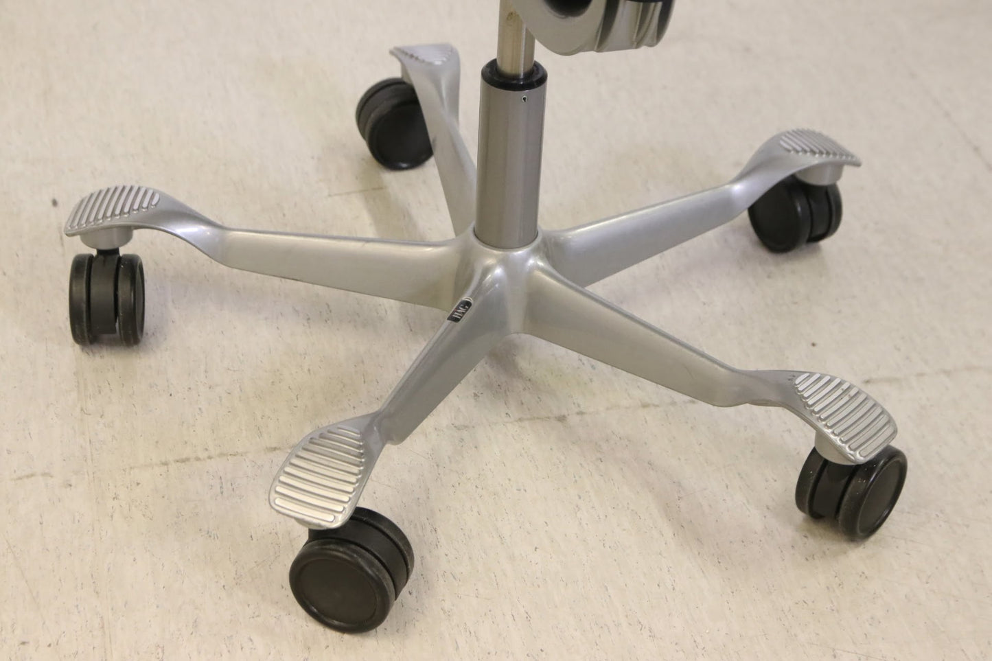 H04 Credo työtuoli - Suomen Kalustekeskus