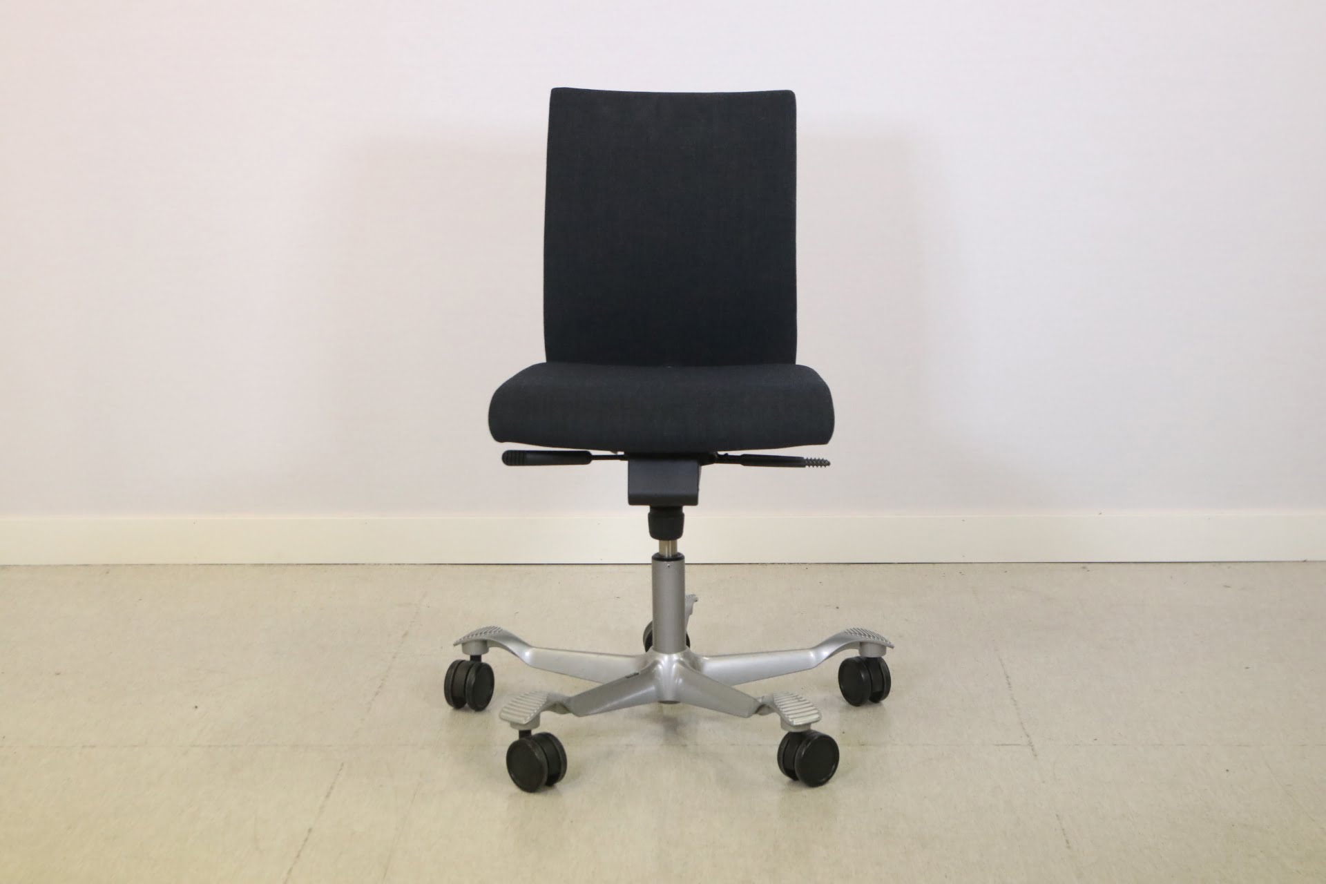 H04 Credo työtuoli - Suomen Kalustekeskus