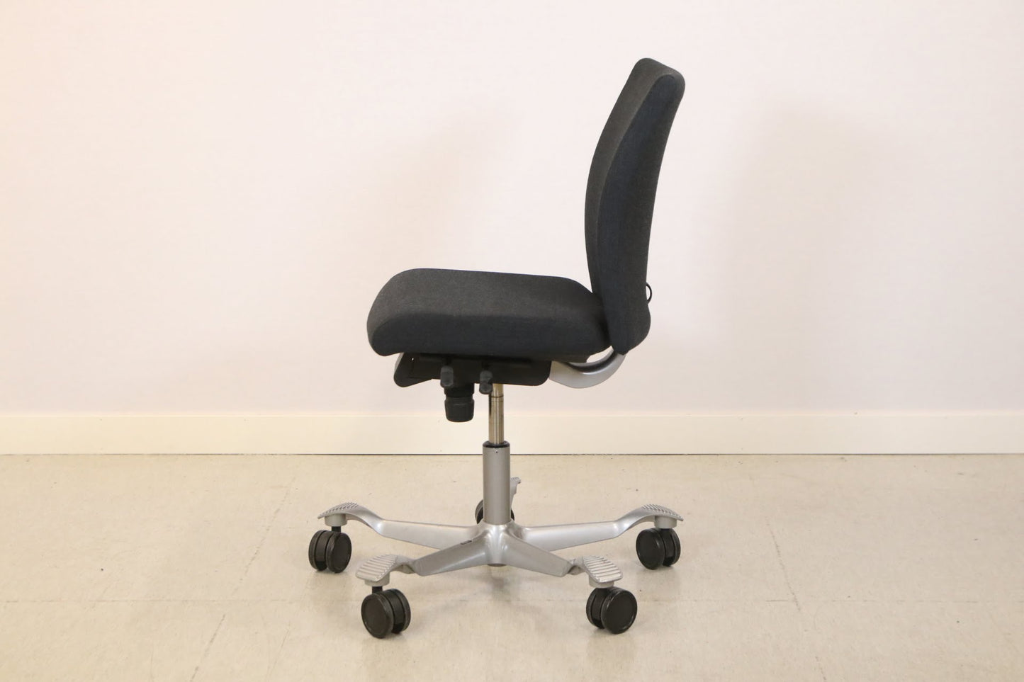 H04 Credo työtuoli - Suomen Kalustekeskus