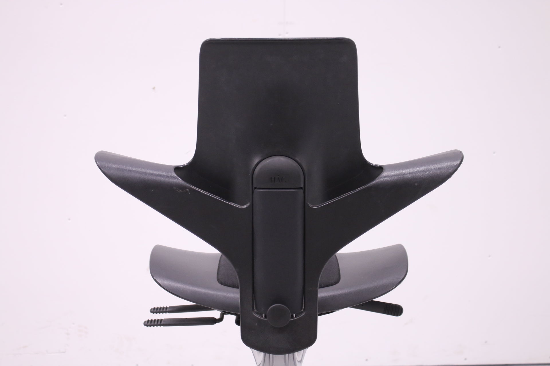 HÅG Capisco PULS 8020 - työtuoli, musta - Suomen Kalustekeskus