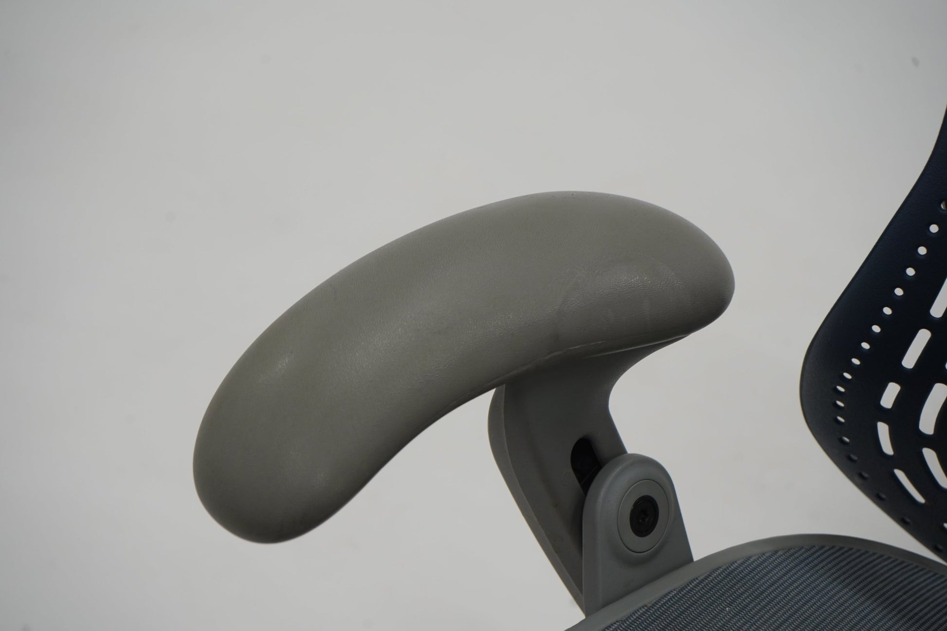 Herman Miller Mirra - työtuoli - Suomen Kalustekeskus