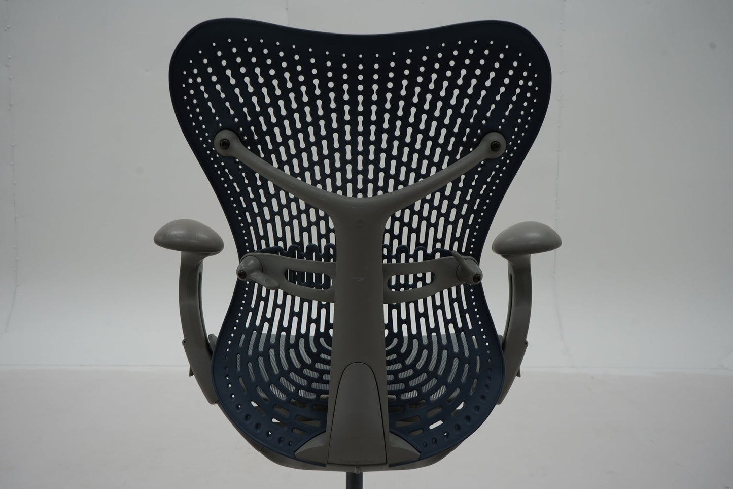 Herman Miller Mirra - työtuoli - Suomen Kalustekeskus
