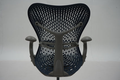 Herman Miller Mirra - työtuoli - Suomen Kalustekeskus