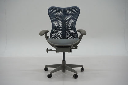 Herman Miller Mirra - työtuoli - Suomen Kalustekeskus