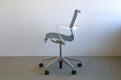 Herman Miller Setu - työtuoli & neuvottelutuoli - Suomen Kalustekeskus