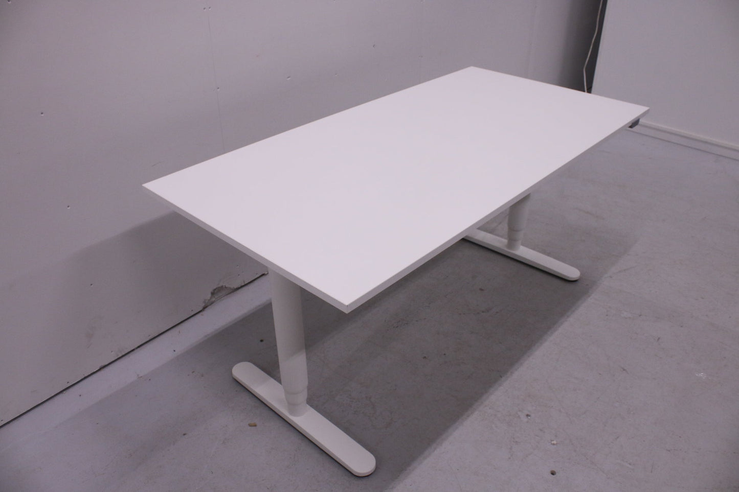Ikea Bekant sähköpöytä 160*80 - Suomen Kalustekeskus