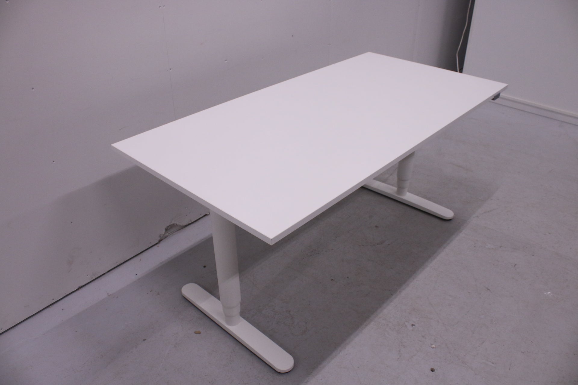 Ikea Bekant sähköpöytä 160*80 - Suomen Kalustekeskus