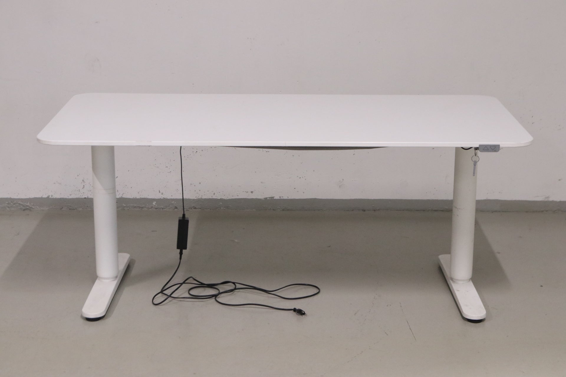 Ikea Bekant sähköpöytä 160*80 - Suomen Kalustekeskus