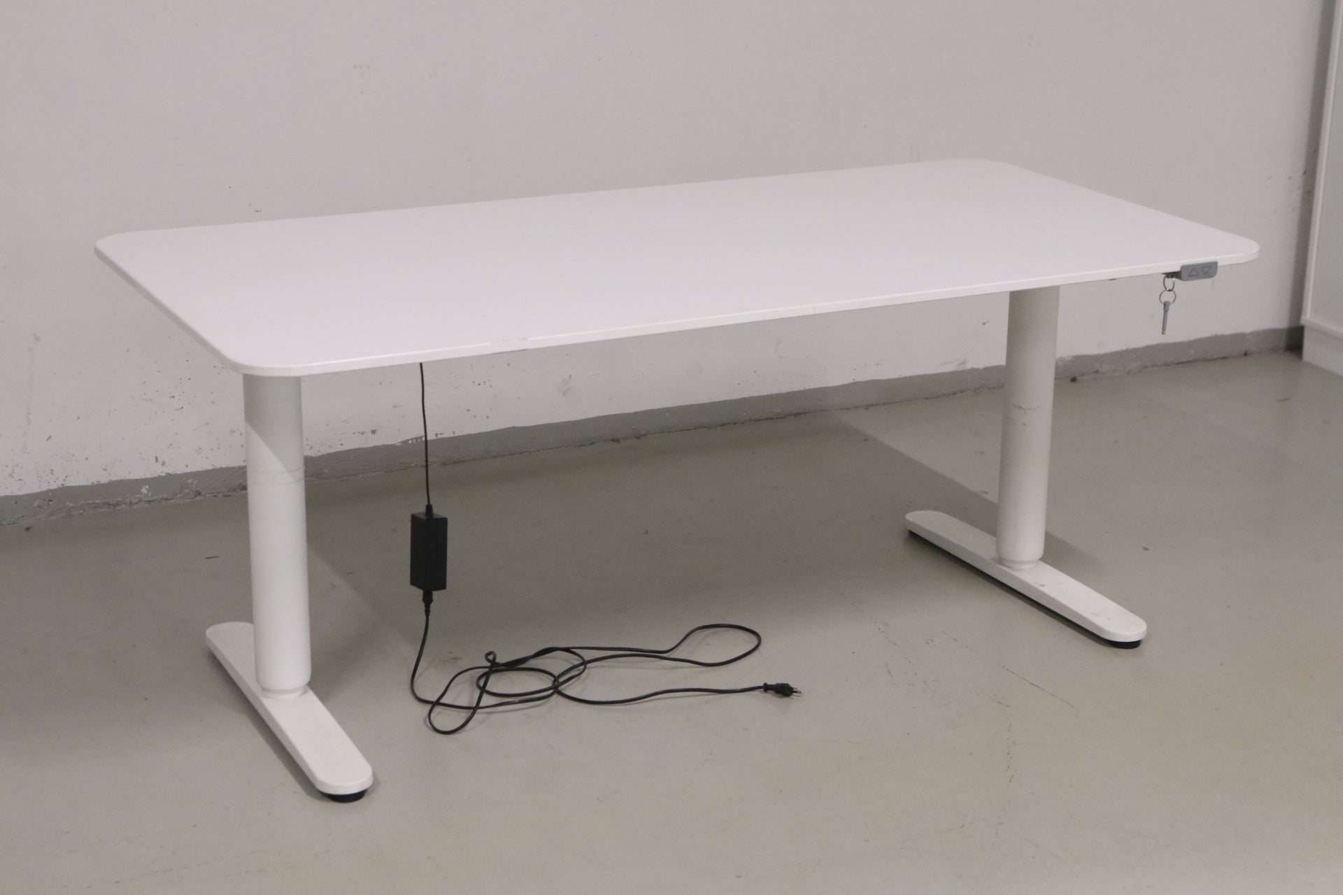 Ikea Bekant sähköpöytä 160*80 - Suomen Kalustekeskus