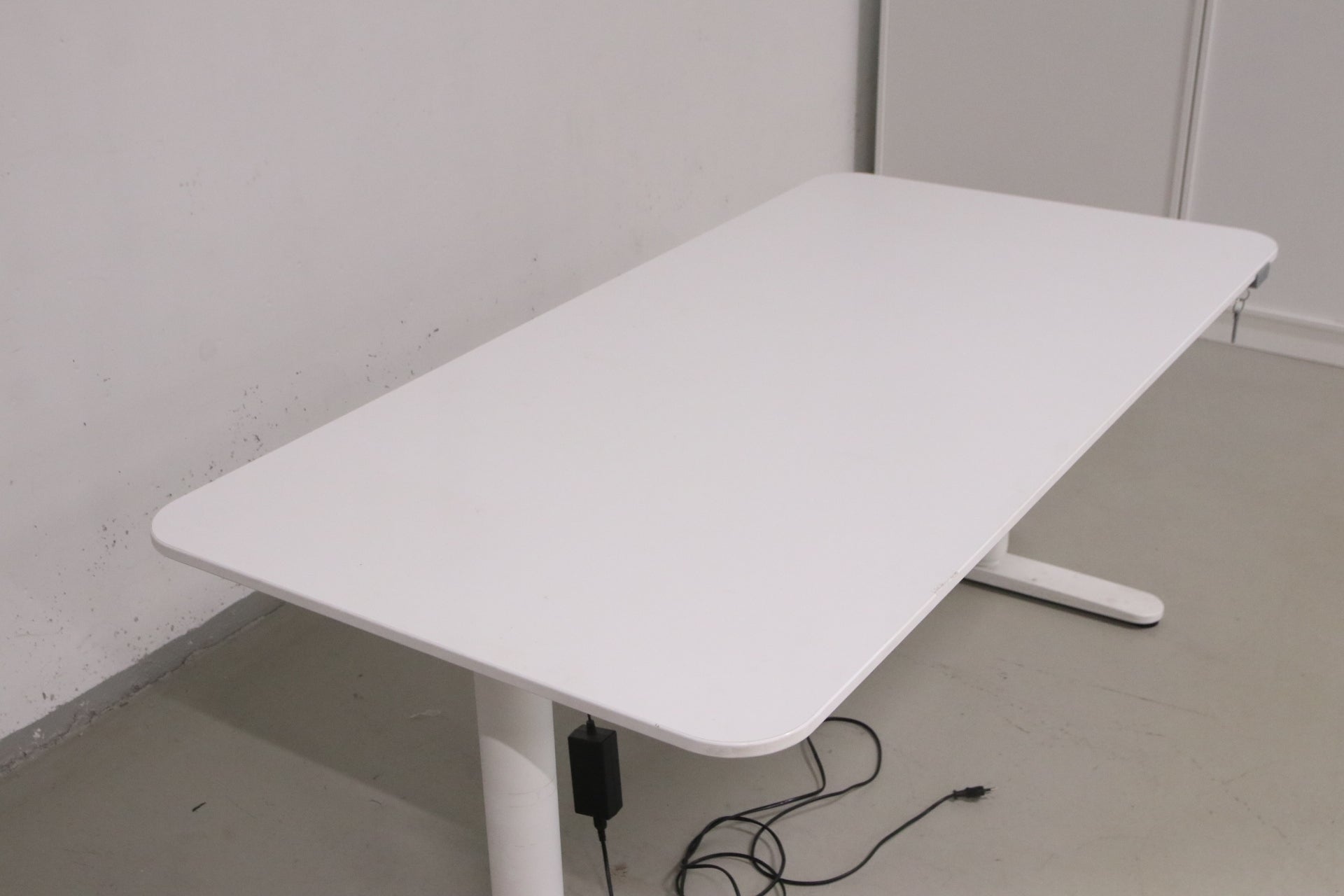 Ikea Bekant sähköpöytä 160*80 - Suomen Kalustekeskus