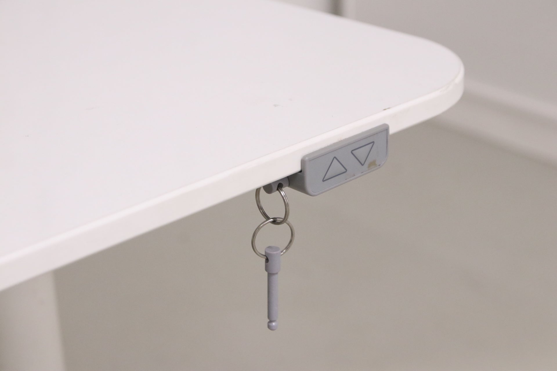 Ikea Bekant sähköpöytä 160*80 - Suomen Kalustekeskus