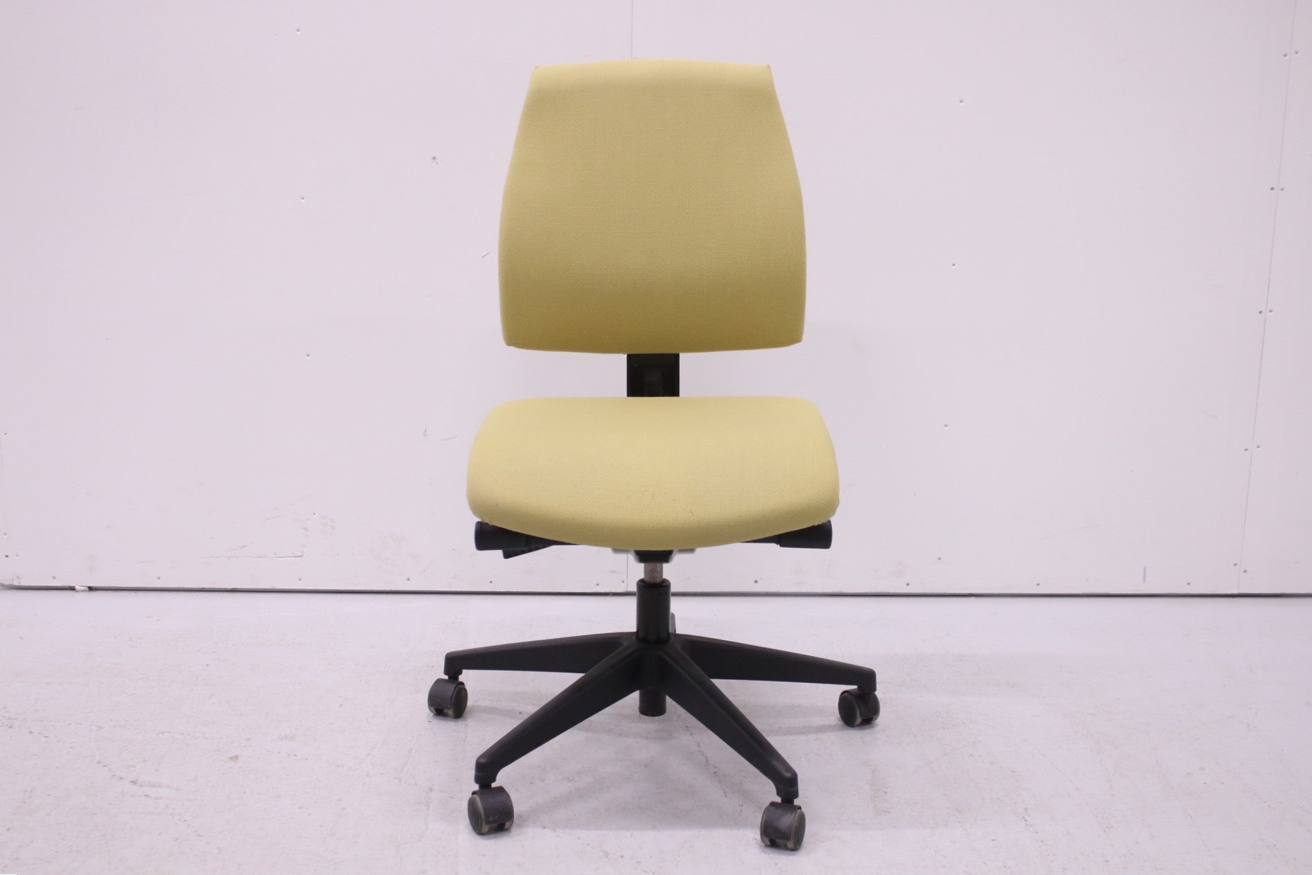 Interstuhl Goal - työtuoli, käsinojaton - Suomen Kalustekeskus