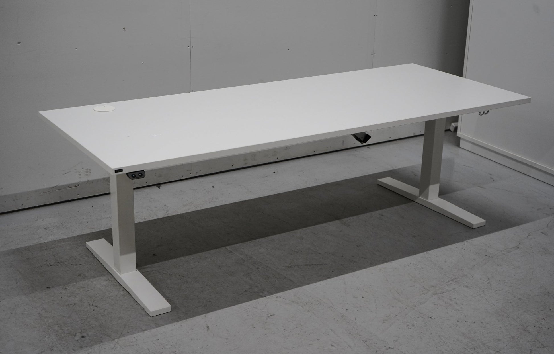 Isku 200x80 sähköpöytä, valkoinen - Suomen Kalustekeskus