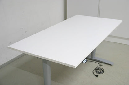 Isku harmaa sähköpöytä 120 - 200 cm - Suomen Kalustekeskus